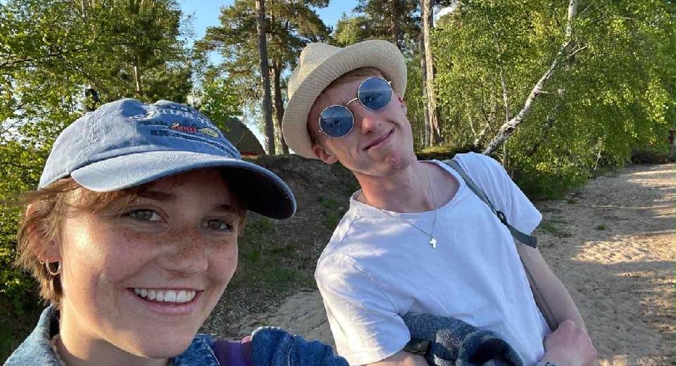selfiebild på Alin och Rebecca
