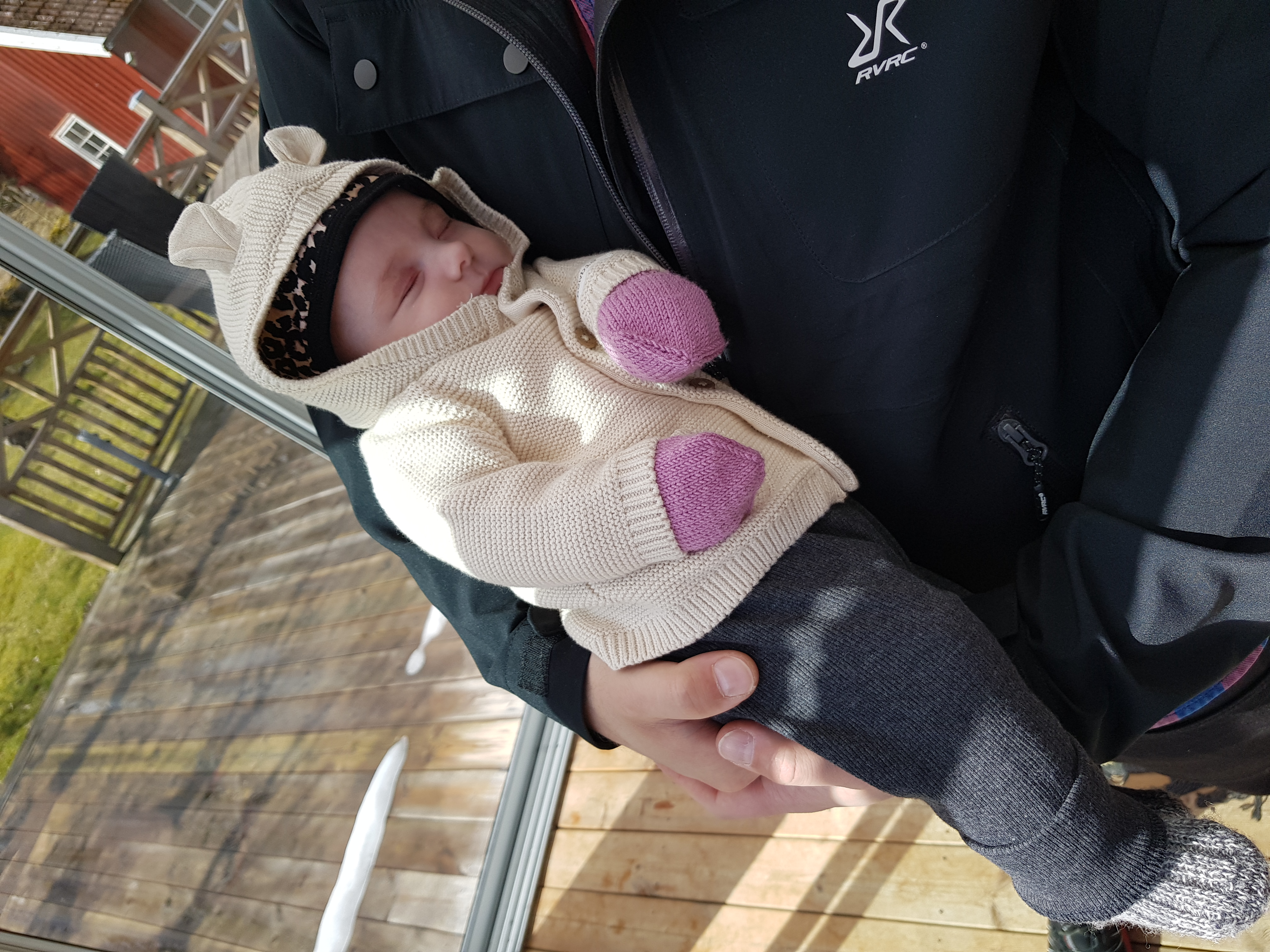 Bild på nyfödd bebis, Vårgårda kommuns 12000:e invånare. Hon heter Selma. 
