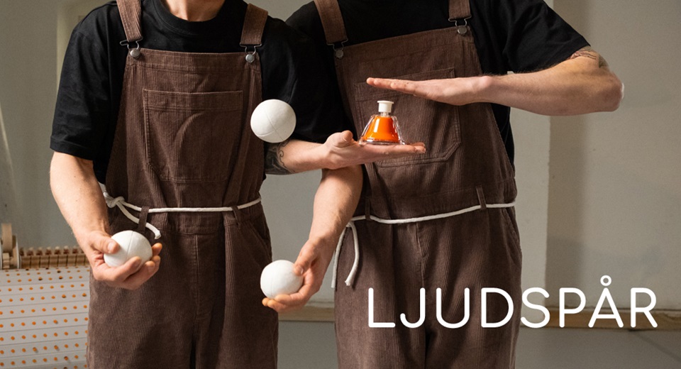 Två män som jonglerar