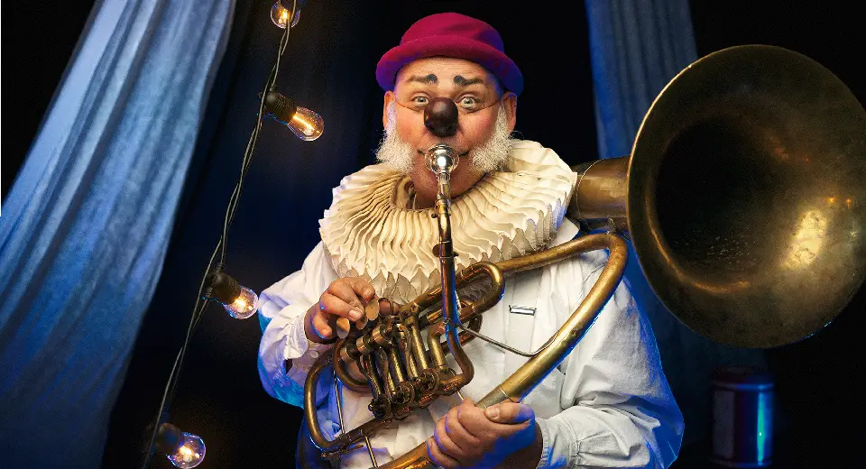 NalleClown spelar trompon