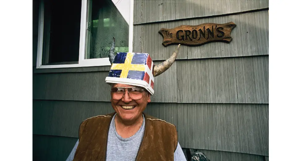 man med vikinghatt