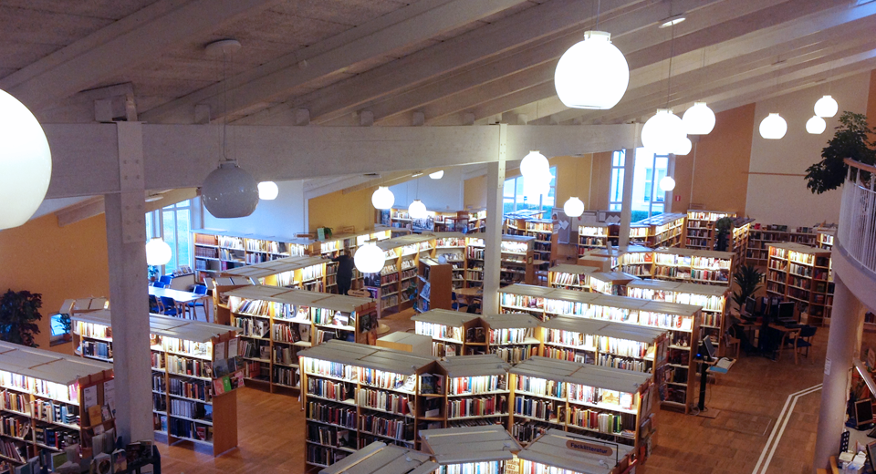 Vårgårda bibliotek inuti, sett från andra våningen