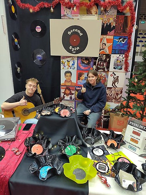 Ungdomar på  teambuilding