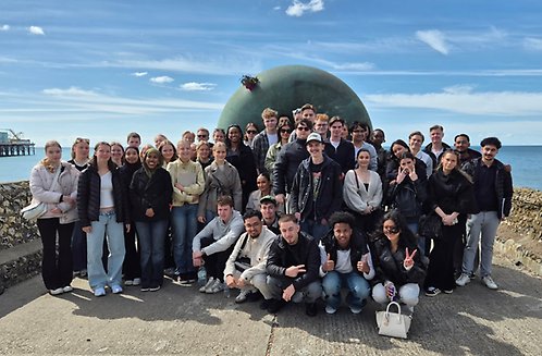 Ungdomar på  teambuilding