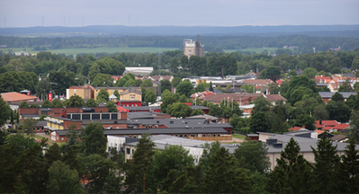 Vy över Vårgårda tätort sett från Kesbergsbacken. 